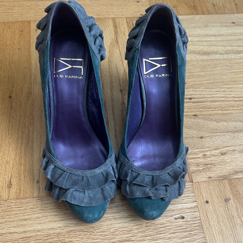 Due Farina Beautiful Suede shoes size 7